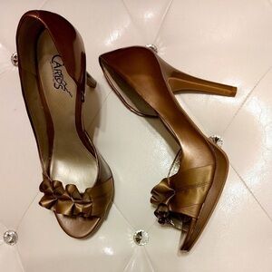 𝅺carlos By Carlos Santana metallic Copper Leather Ruffle Peep Toe Heels